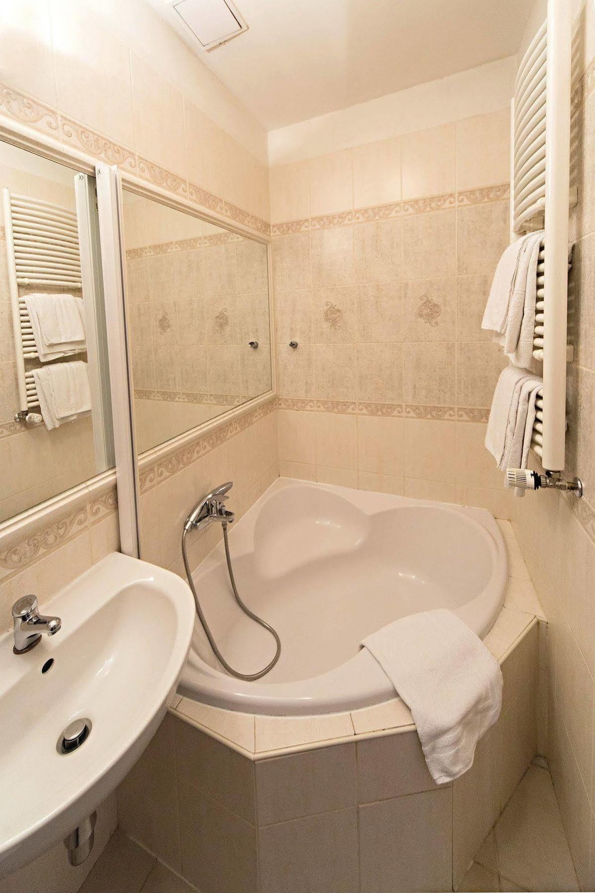 Hotel Donatello プラハ エクステリア 写真